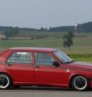 Alfa Romeo 75 (3)